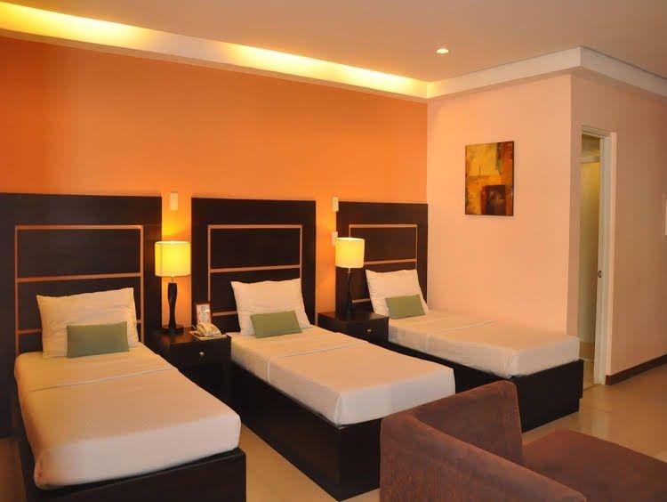 Roadhaus Hotel0