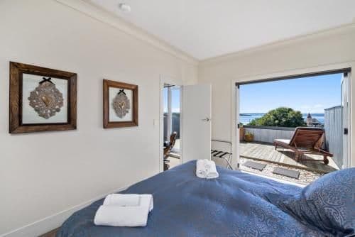 One-Bedroom Apartment - Penthouse with Lake View