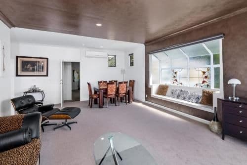 One-Bedroom Apartment - Penthouse with Lake View