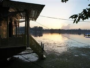 Houseboat Heaven Breeze0