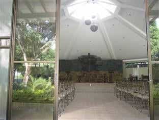 Pacific Waves Resort