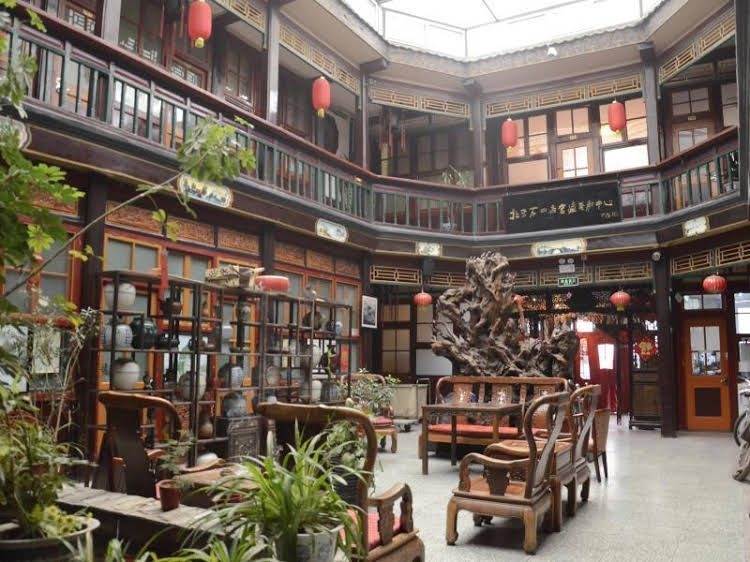 Leo Courtyard Hostel4