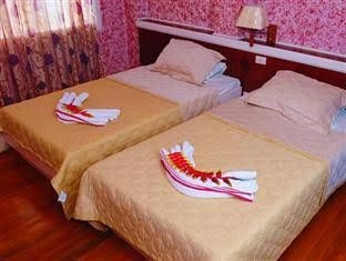 Stefanie Grace Paradise Inn2