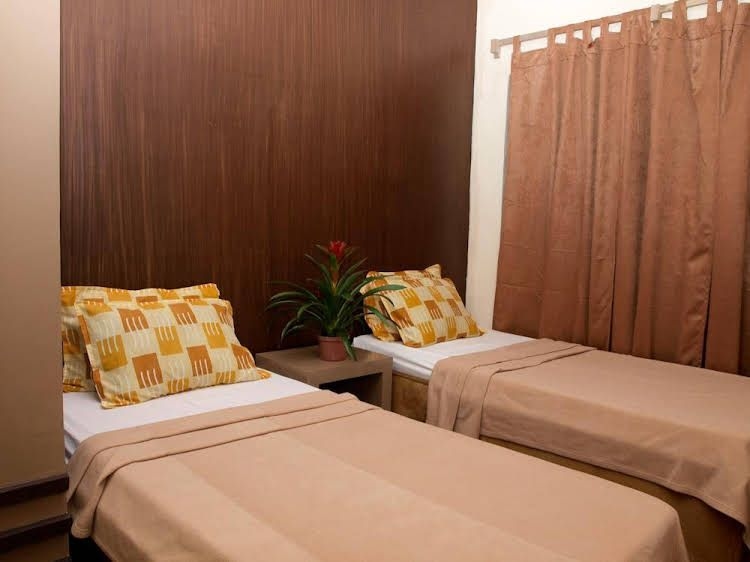 Upstairs Bed & Bath3