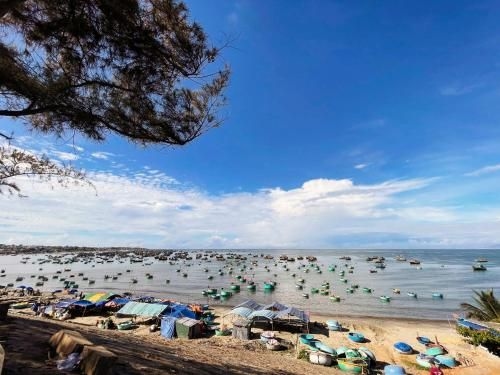 Lang Ca voi (The Whales Village)4