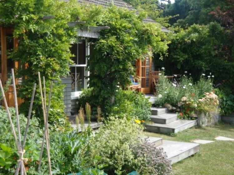 Featherstone Country Living Bed & Breakfast4