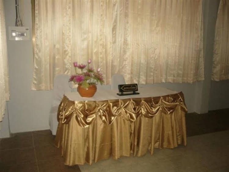 LJ The Emerald Hotel0