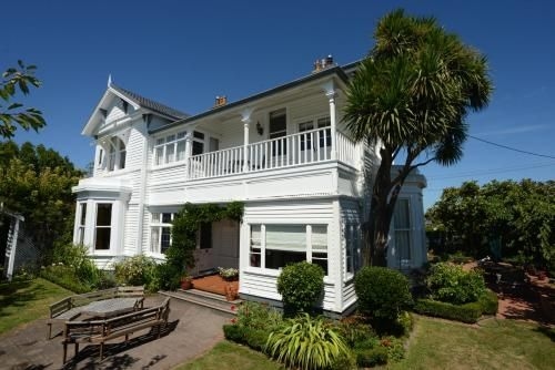 Glen Almond House0