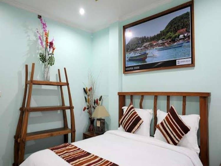 Hammerhead Hotel1