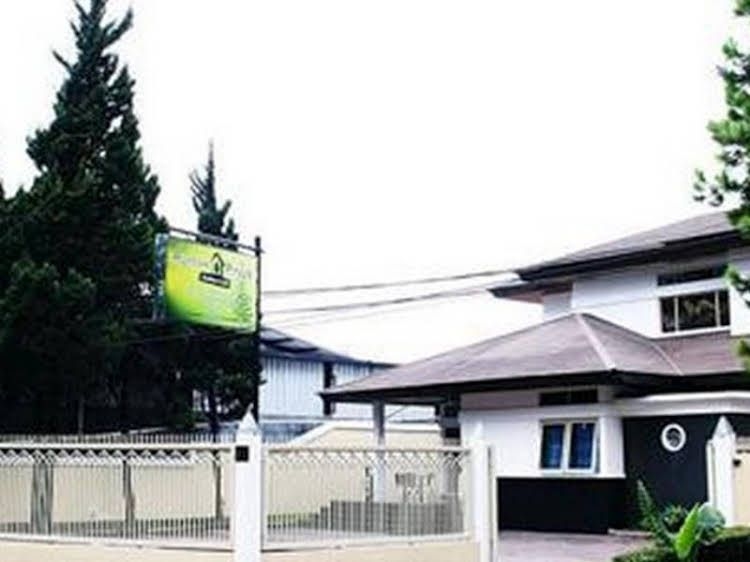 Rumah Pinus Guesthouse & Cafe4