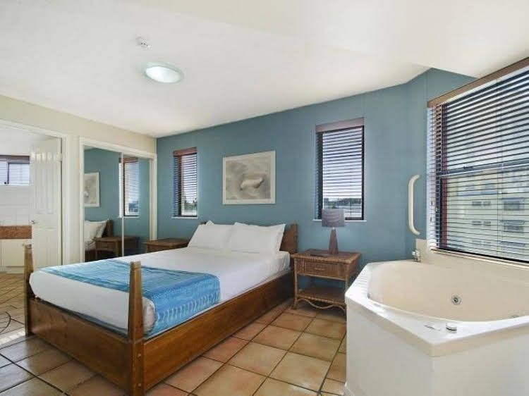 La Promenade Apartments3