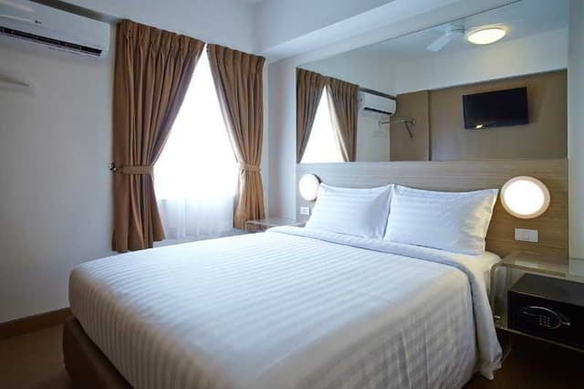 DOUBLE QUEEN SIZE BED
