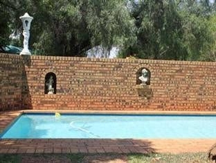 A Knights Rest Guest House0