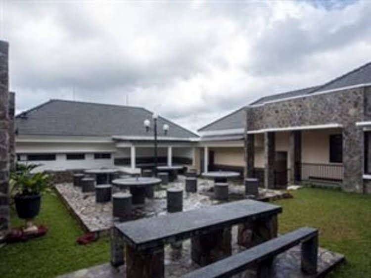 Kay's Fish Farm and Villa4