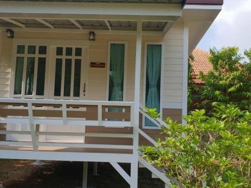 Deluxe Room (2 Adults + 1 Child)