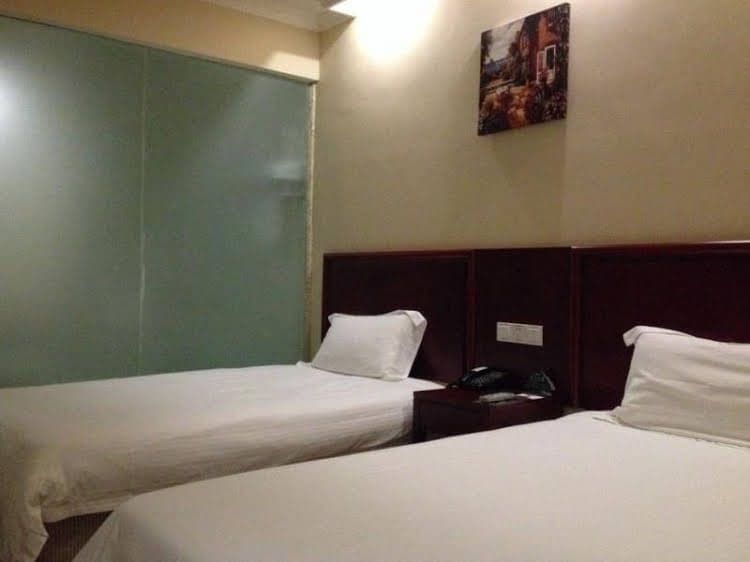 GreenTree Inn ChongQing LiangLuKou Subway Station Express Hotel GreenTree Inn ChongQing LiangLuKou Subway Station Express Hotel