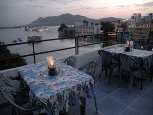 Jheel Guest House4