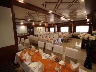 Hotel Sapphire Inn0