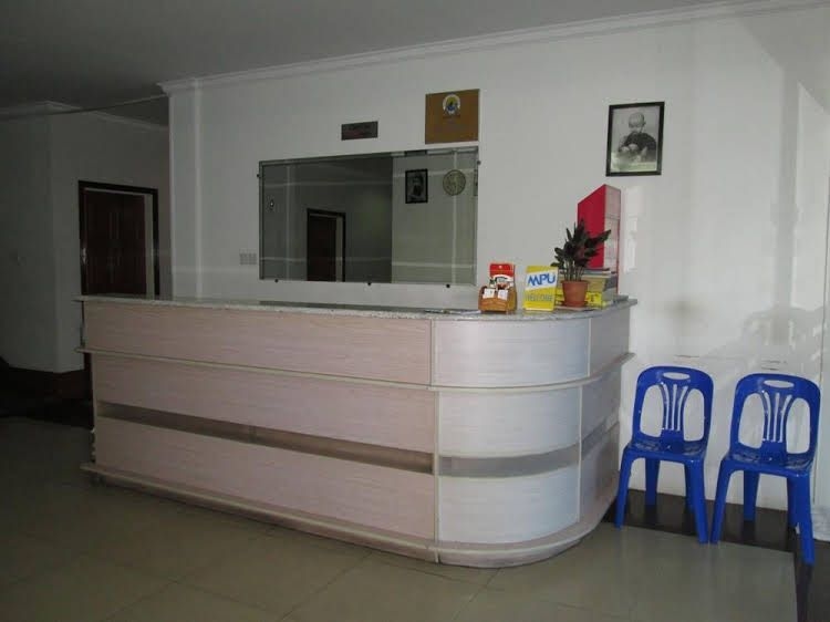 Royal Crown Hotel1
