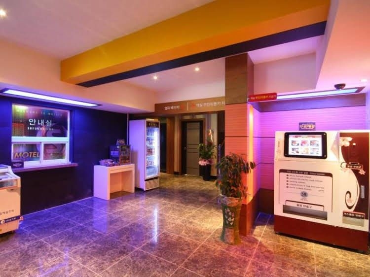 S Motel2