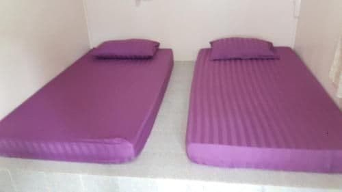 Twin Room with Air Conditioning and Shared Bathroom