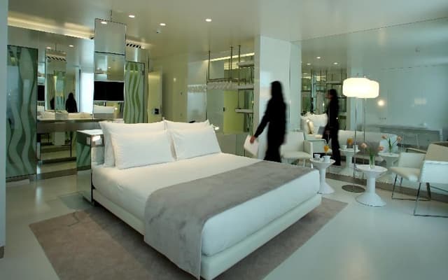 SUITE WITH TERRACE