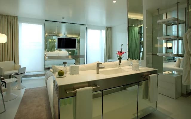 SUITE WITH TERRACE
