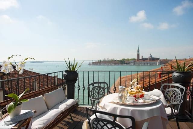 SUITE WITH TERRACE
