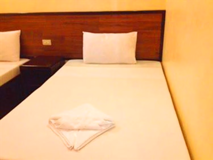 Avenue 5 Hotel3