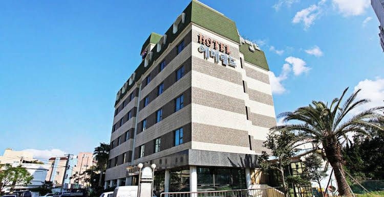 โรงแรมเอเมอรัลด์ (Emerald Hotel)3