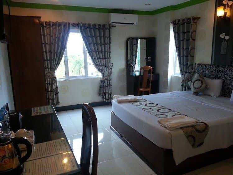 New Castle Hotel 2 New Castle Hotel 2