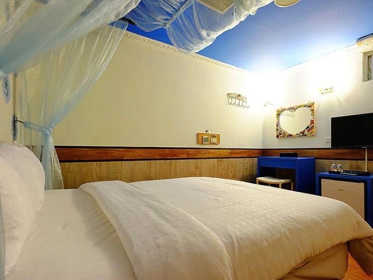 Romance Hostel3
