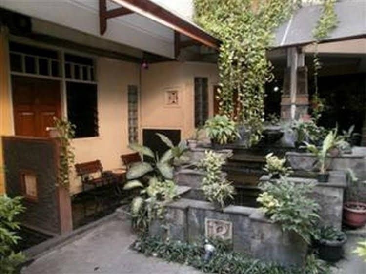 Riyadi Guest House Surabaya0