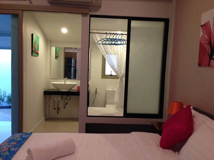 เดอะ สนัก แอร์พอร์ตเทล (The Snug Airportel)3