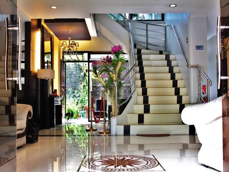 Peridot Suites4