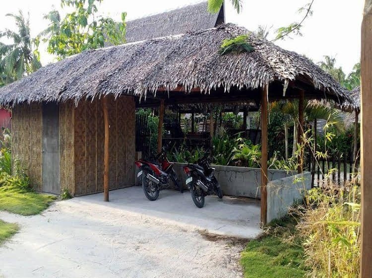 Tiki Bungalows and Bar0