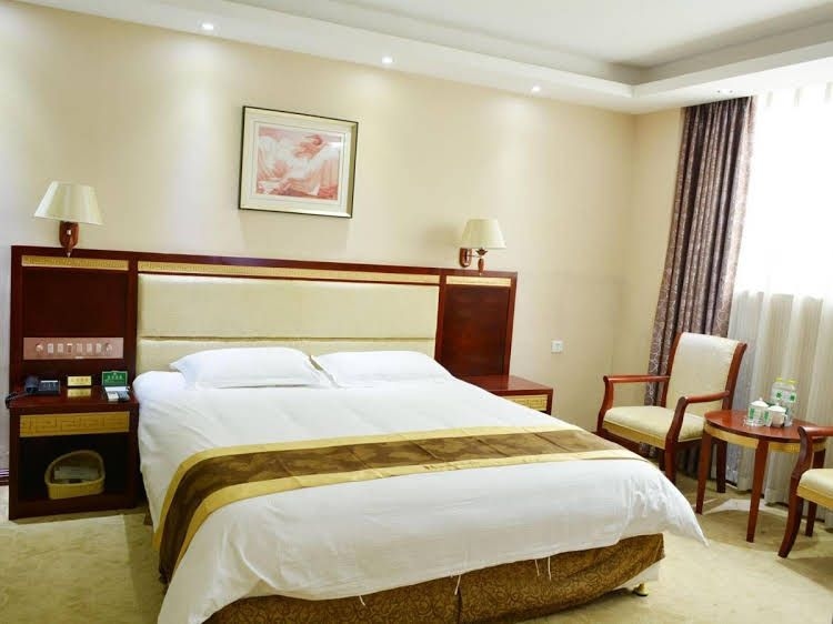 Greentree Alliance Hezhou Babu District Lingfeng Square Hotel0