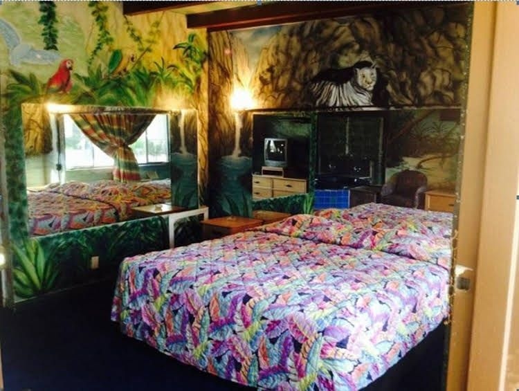 Oasis Motel1