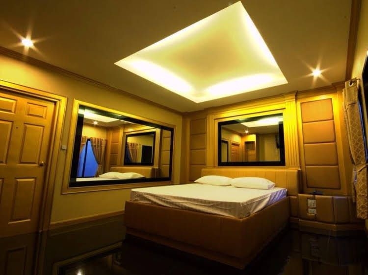 Fancy Resort0