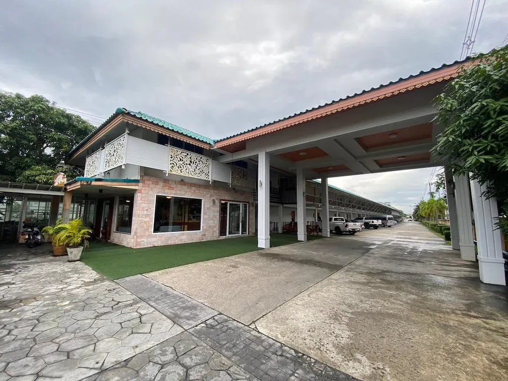 โรงแรมเกียรตินคร (Kiatnakhon Hotel)1