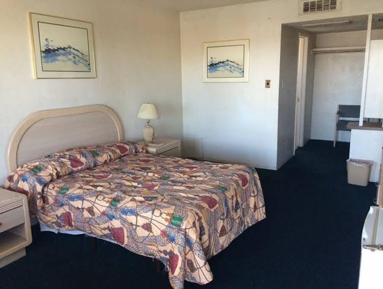 Lamplighter Motel2