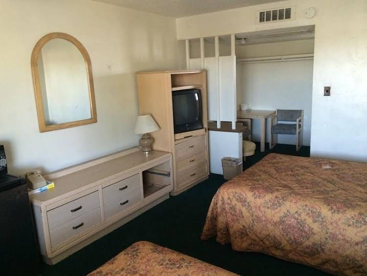 Lamplighter Motel0