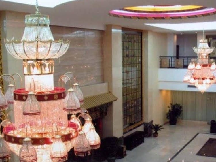 Shangri-La Paradise Hotel2