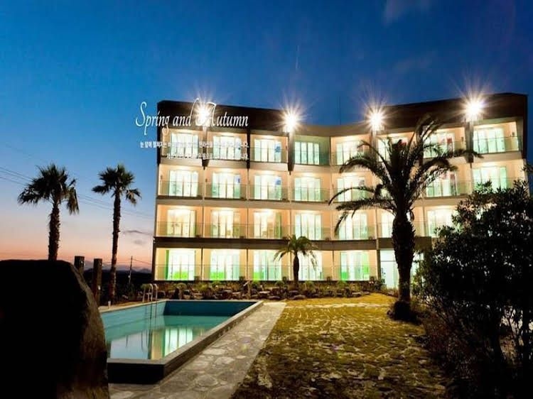 Spring and Autumn Family Hotel1