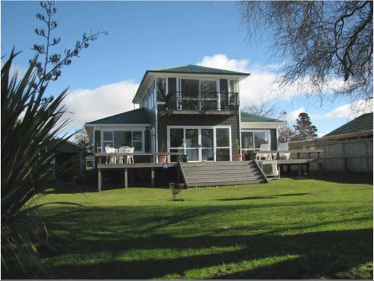 Shulas Lake House3