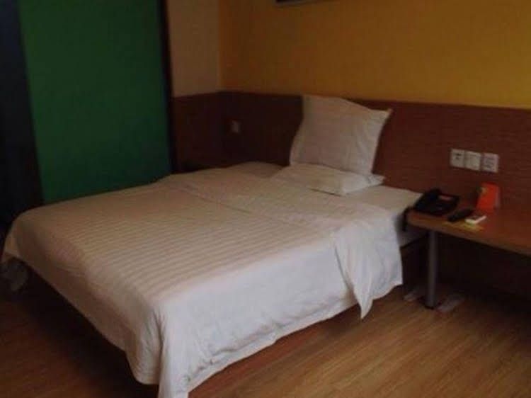 7 Days Inn Shenzhen Luohu World Trade Center Branch0