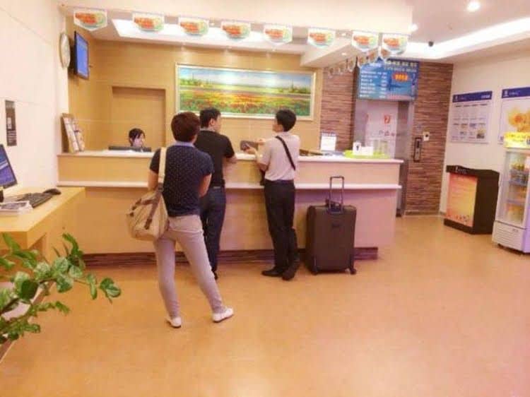 7 Days Inn Huaqiangbei Subway Station 7 Days Inn Huaqiangbei Subway Station