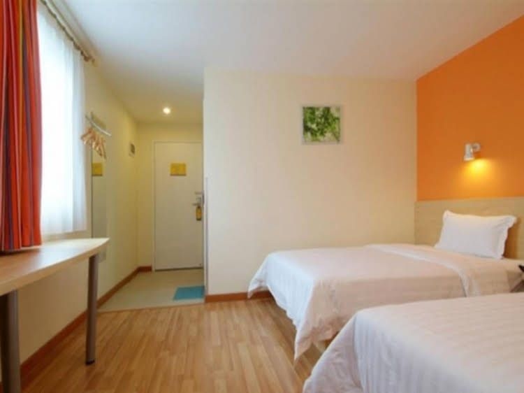 7 Days Inn Guangzhou - North Railway Station0