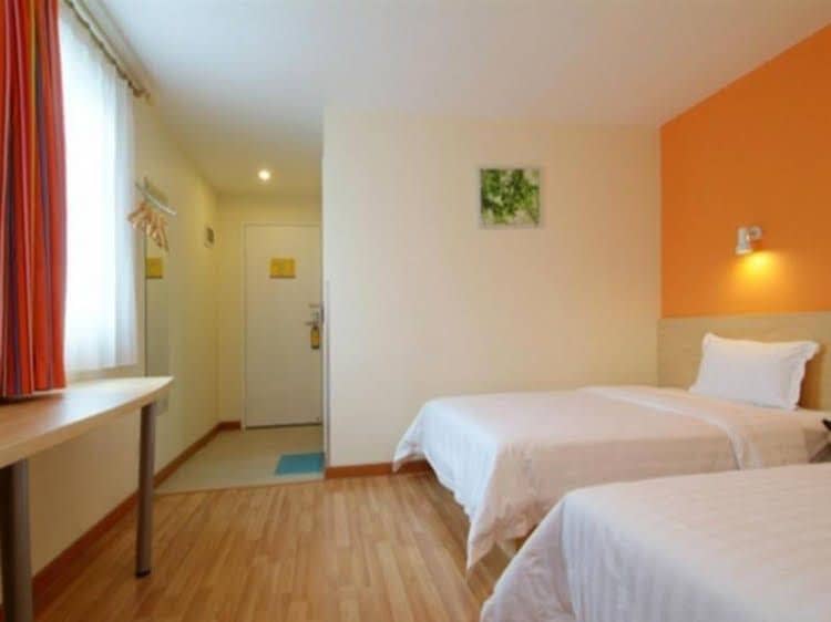 7 Days Inn Guangzhou - North Railway Station 7 Days Inn Guangzhou - North Railway Station