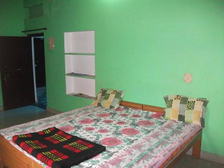Safari Guest House2